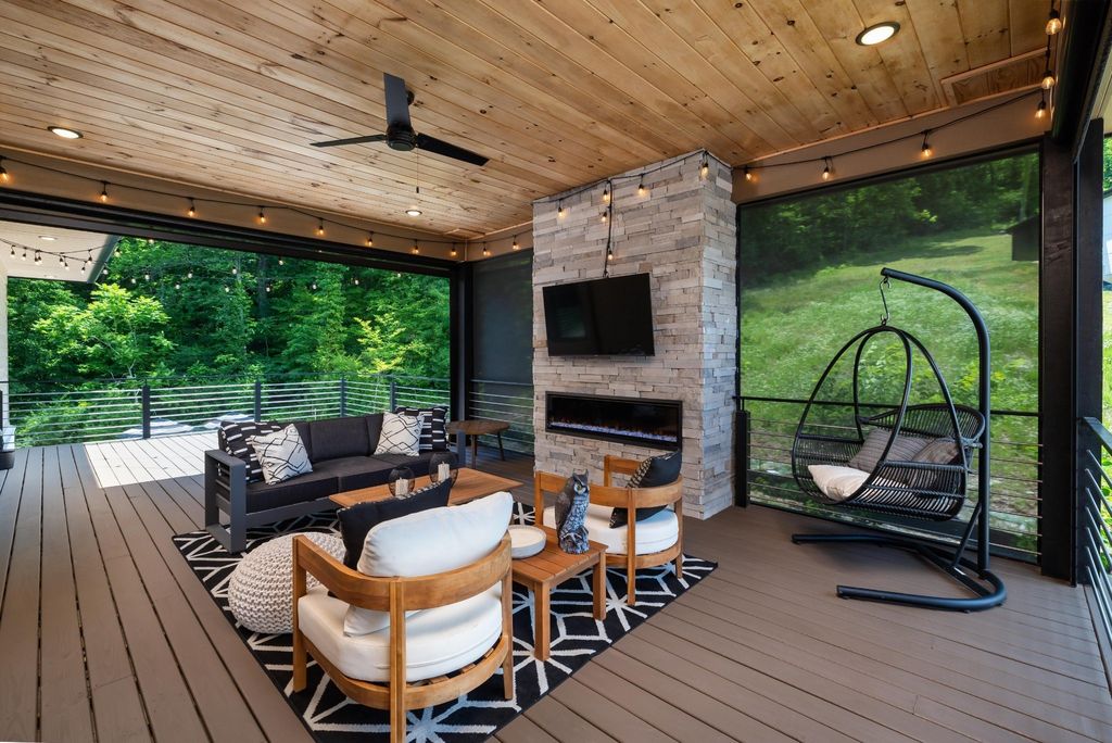 Spectacular Frank Lloyd Wright-Inspired Home: Privacy, Convenience, and Elegance at $2.299M