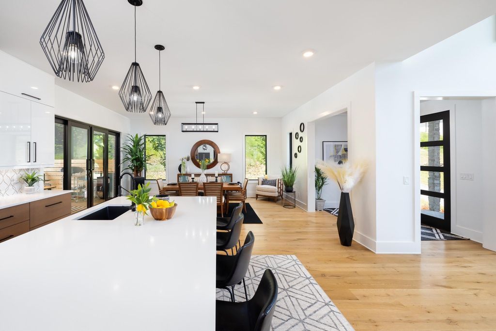 Spectacular Frank Lloyd Wright-Inspired Home: Privacy, Convenience, and Elegance at $2.299M