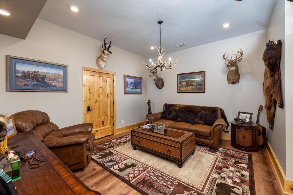 Spectacular Frank Lloyd Wright-Inspired Home: Privacy, Convenience, and Elegance at $2.299M