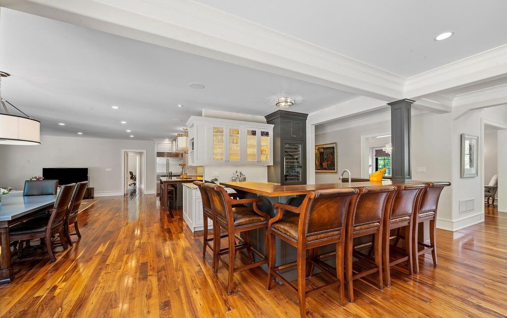 Unmatched Luxury and Distinctive Features Await in this $5.695M Malvern, PA Residence