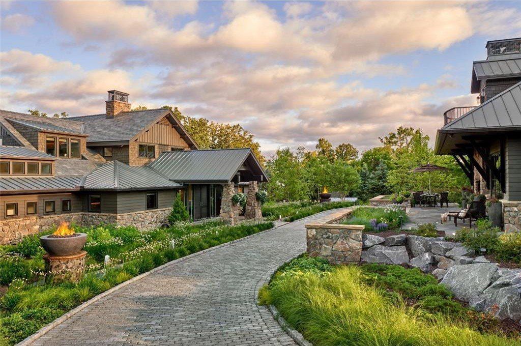 Unparalleled Opulence: Majestic Lakefront Estate in Minnesota Unveiled for $10.995 Million