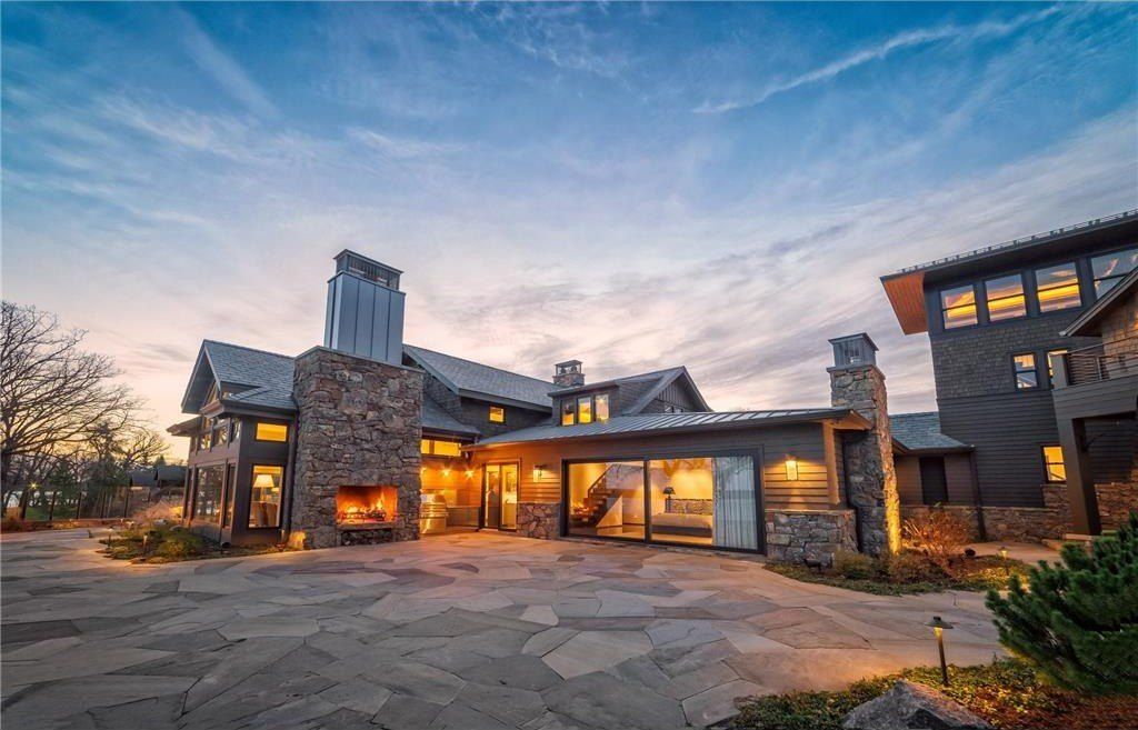 Unparalleled Opulence: Majestic Lakefront Estate in Minnesota Unveiled for $10.995 Million