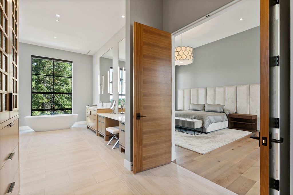 Vineyard Estate with Mt Hood Views and Napa-Inspired Ambiance in West Linn, OR Offered at $6.25M