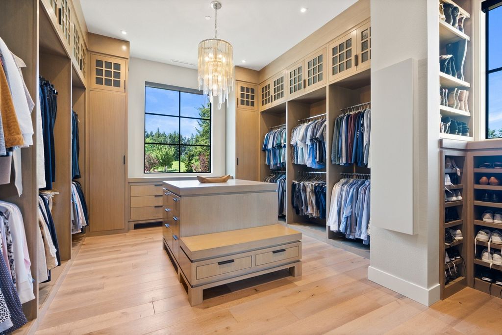 Vineyard Estate with Mt Hood Views and Napa-Inspired Ambiance in West Linn, OR Offered at $6.25M