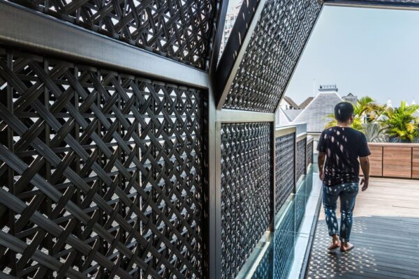 Weave House with Impressive Webbing Facade by Wahana Architects ...