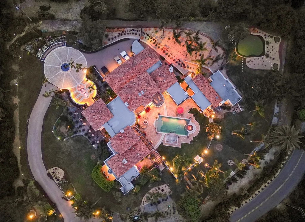 16756 Los Morros Home in Rancho Santa Fe, California. Explore this magnificent Mediterranean estate in Rancho Santa Fe's coveted Covenant. Situated on nearly two acres of lush grounds, this grand residence effortlessly combines opulence with a welcoming ambiance. With impressive features including a paradise pool, gourmet kitchen, spacious living areas, and luxurious amenities, this estate offers the epitome of refined living. Discover a luxurious retreat that seamlessly blends grandeur, comfort, and sophistication in one of Southern California's most prestigious neighborhoods.