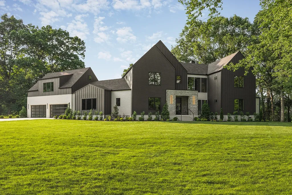 6240 Bresslyn Road Home in Nashville, Tennessee. Province Builders LLC & Laura Greene Interiors have created a stunning contemporary masterpiece on a spacious one-acre lot in the desirable West Meade neighborhood. This home showcases impeccable attention to detail and a tasteful blend of sophistication and modernity. 