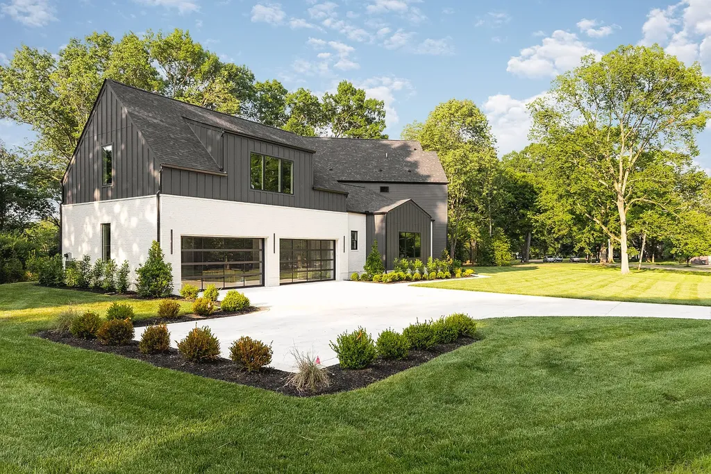 6240 Bresslyn Road Home in Nashville, Tennessee. Province Builders LLC & Laura Greene Interiors have created a stunning contemporary masterpiece on a spacious one-acre lot in the desirable West Meade neighborhood. This home showcases impeccable attention to detail and a tasteful blend of sophistication and modernity. 