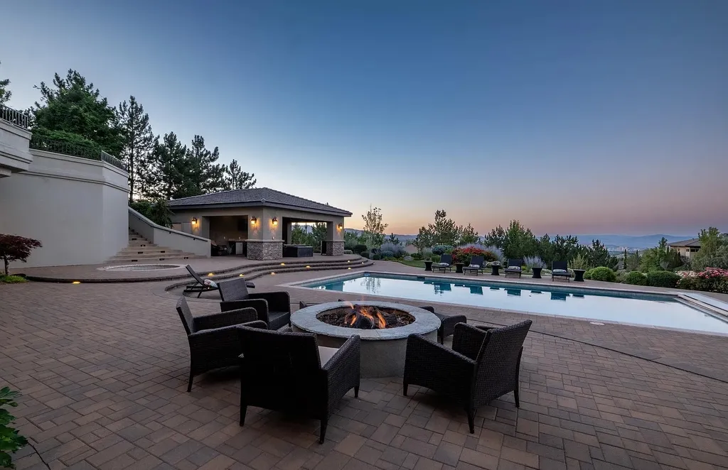 Discover the exquisite luxury of Eagle's Nest, a unique and meticulously designed estate in the prestigious gated community. Enjoy panoramic views, soaring ceilings, and a perfect blend of modern comfort and timeless elegance. This magnificent property features a chef's kitchen, a wine cellar, a resort-style pool area, and much more. 