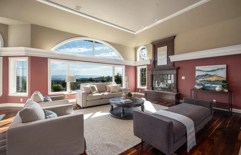 Discover the exquisite luxury of Eagle's Nest, a unique and meticulously designed estate in the prestigious gated community. Enjoy panoramic views, soaring ceilings, and a perfect blend of modern comfort and timeless elegance. This magnificent property features a chef's kitchen, a wine cellar, a resort-style pool area, and much more. 