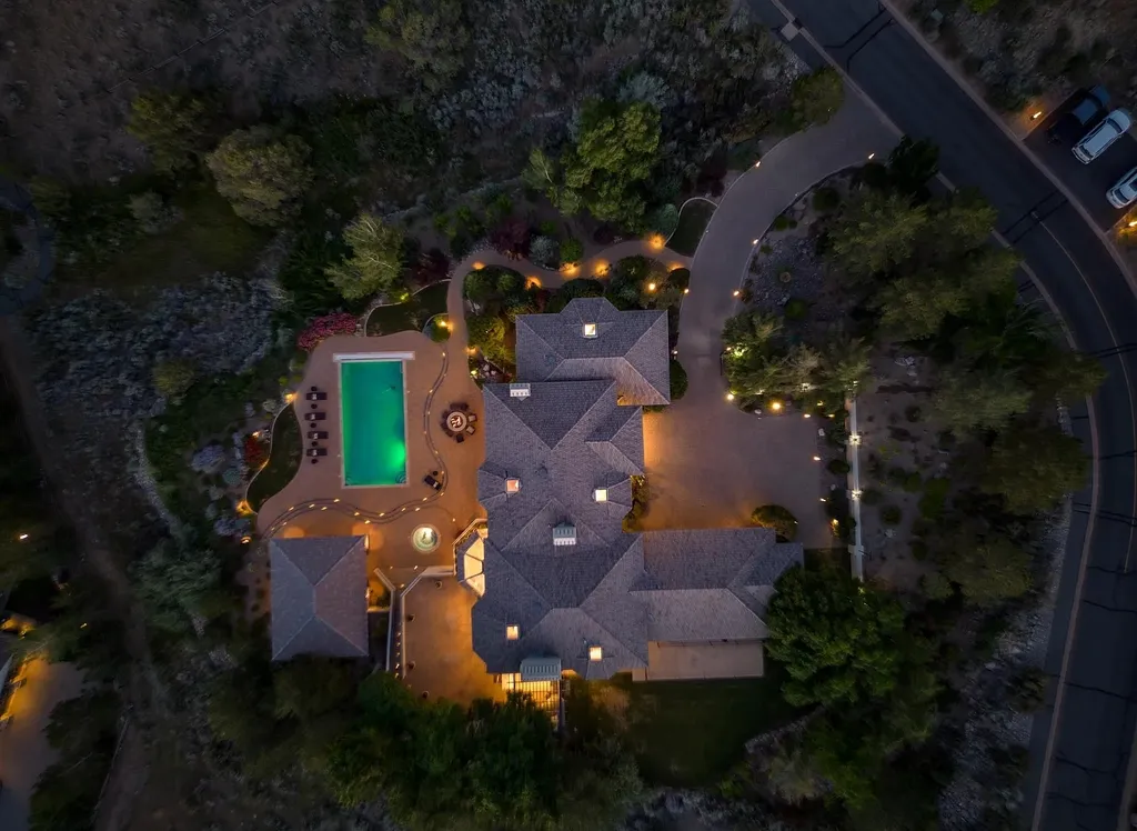 Discover the exquisite luxury of Eagle's Nest, a unique and meticulously designed estate in the prestigious gated community. Enjoy panoramic views, soaring ceilings, and a perfect blend of modern comfort and timeless elegance. This magnificent property features a chef's kitchen, a wine cellar, a resort-style pool area, and much more. 