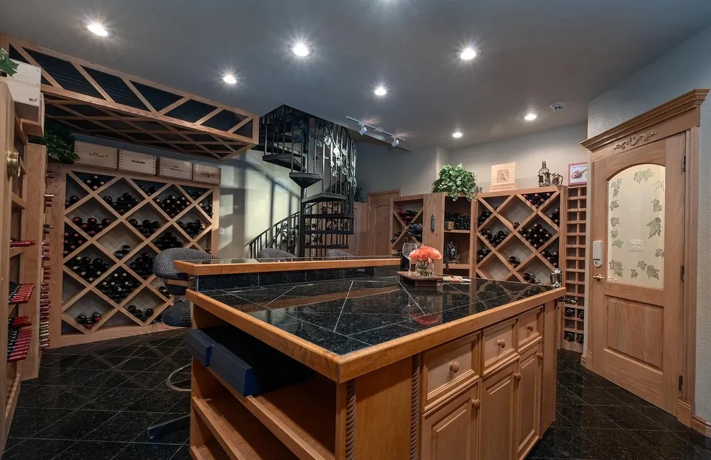 Discover the exquisite luxury of Eagle's Nest, a unique and meticulously designed estate in the prestigious gated community. Enjoy panoramic views, soaring ceilings, and a perfect blend of modern comfort and timeless elegance. This magnificent property features a chef's kitchen, a wine cellar, a resort-style pool area, and much more. 