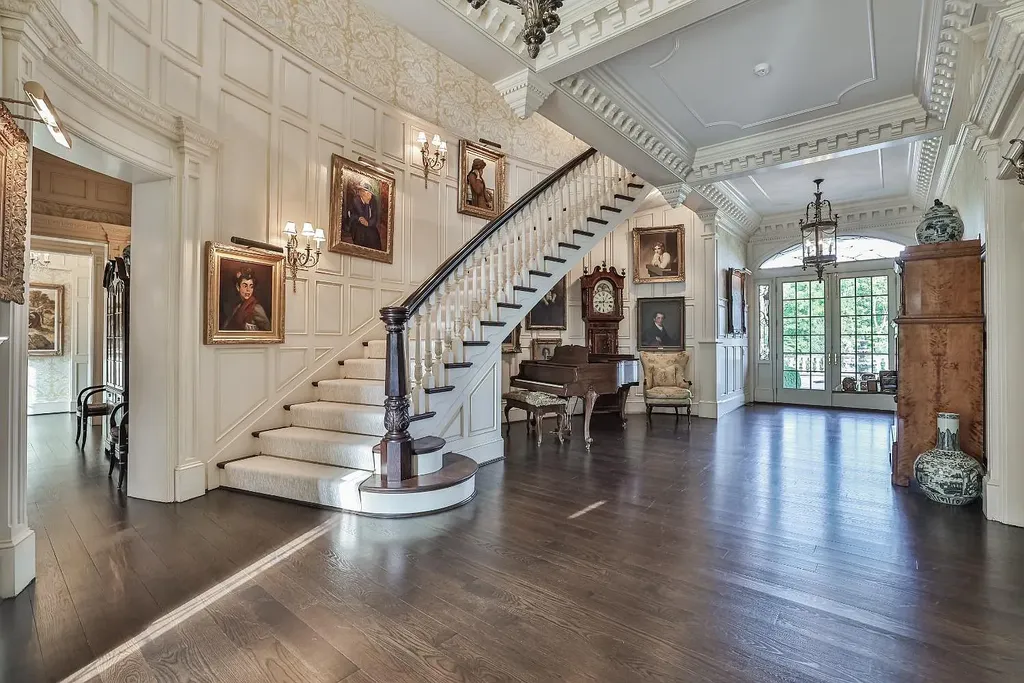 8600 Camargo Road Home in Cincinnati, Ohio. Welcome to The Oaks, an extraordinary 17-acre private estate that embodies grandeur and elegance at every turn. This Georgian-style masterpiece offers an abundance of rooms designed for entertainment and dining, making it the perfect setting for hosting unforgettable gatherings.