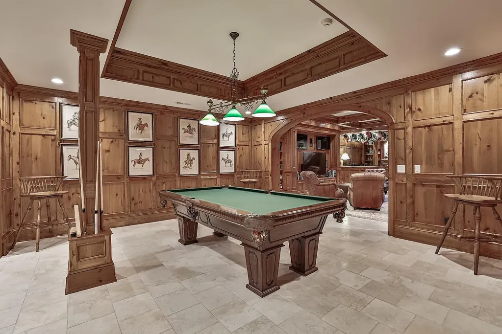 8600 Camargo Road Home in Cincinnati, Ohio. Welcome to The Oaks, an extraordinary 17-acre private estate that embodies grandeur and elegance at every turn. This Georgian-style masterpiece offers an abundance of rooms designed for entertainment and dining, making it the perfect setting for hosting unforgettable gatherings.