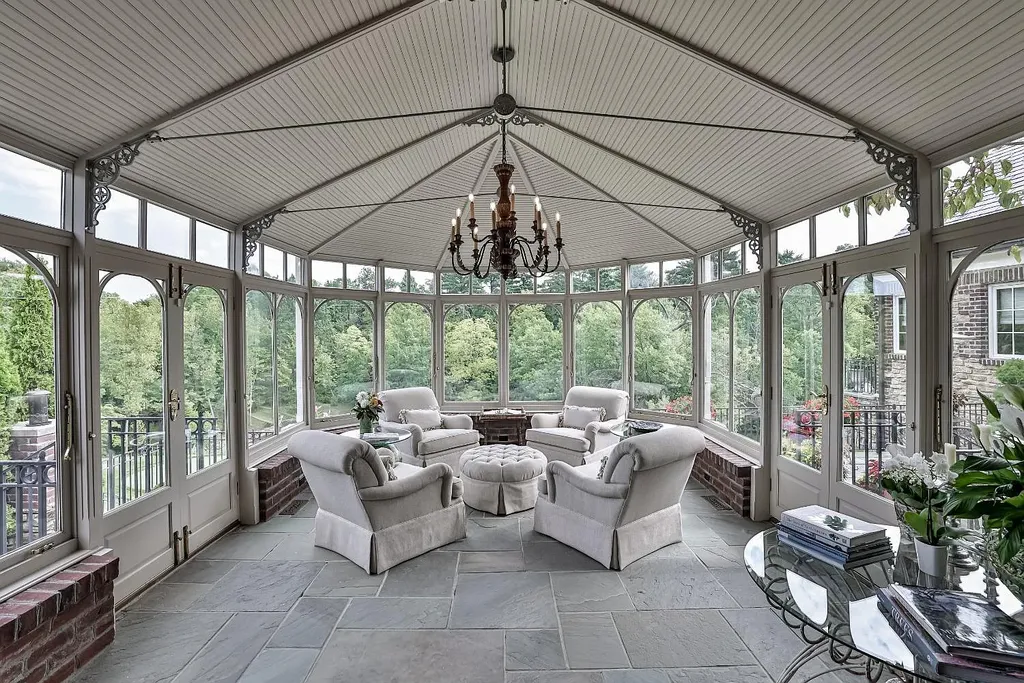 8600 Camargo Road Home in Cincinnati, Ohio. Welcome to The Oaks, an extraordinary 17-acre private estate that embodies grandeur and elegance at every turn. This Georgian-style masterpiece offers an abundance of rooms designed for entertainment and dining, making it the perfect setting for hosting unforgettable gatherings.