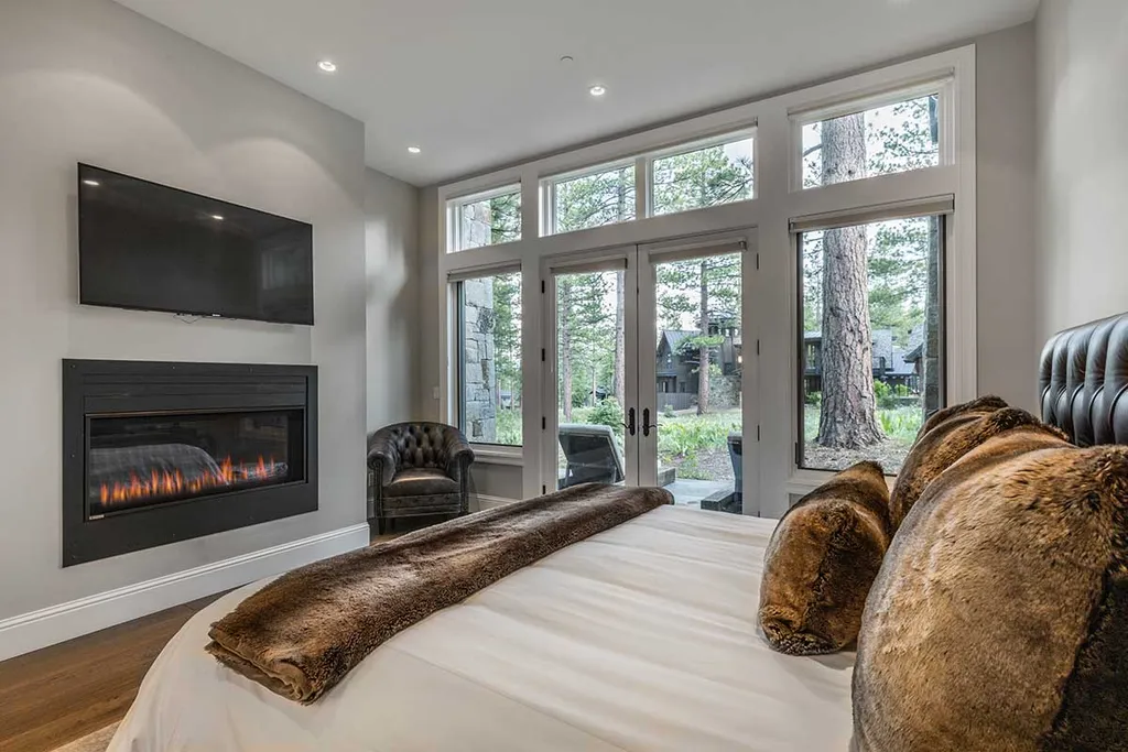 9661 Dunsmuir Way Home in Truckee, California. Prepare to be captivated as you step through the front door of this extraordinary 7,546-square-foot modern mountain home in Martis Camp. The first glimpse is nothing short of awe-inspiring—a vast expanse of glass that serves as both a wall and a stunning 288-bottle wine cellar. This artistic flair extends throughout the 6-bedroom, 7-bathroom residence, creating a truly unique and rewarding living experience.