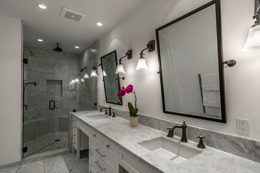 9661 Dunsmuir Way Home in Truckee, California. Prepare to be captivated as you step through the front door of this extraordinary 7,546-square-foot modern mountain home in Martis Camp. The first glimpse is nothing short of awe-inspiring—a vast expanse of glass that serves as both a wall and a stunning 288-bottle wine cellar. This artistic flair extends throughout the 6-bedroom, 7-bathroom residence, creating a truly unique and rewarding living experience.