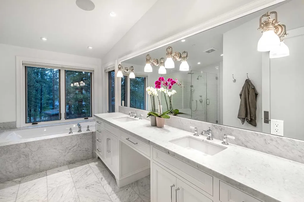 9661 Dunsmuir Way Home in Truckee, California. Prepare to be captivated as you step through the front door of this extraordinary 7,546-square-foot modern mountain home in Martis Camp. The first glimpse is nothing short of awe-inspiring—a vast expanse of glass that serves as both a wall and a stunning 288-bottle wine cellar. This artistic flair extends throughout the 6-bedroom, 7-bathroom residence, creating a truly unique and rewarding living experience.