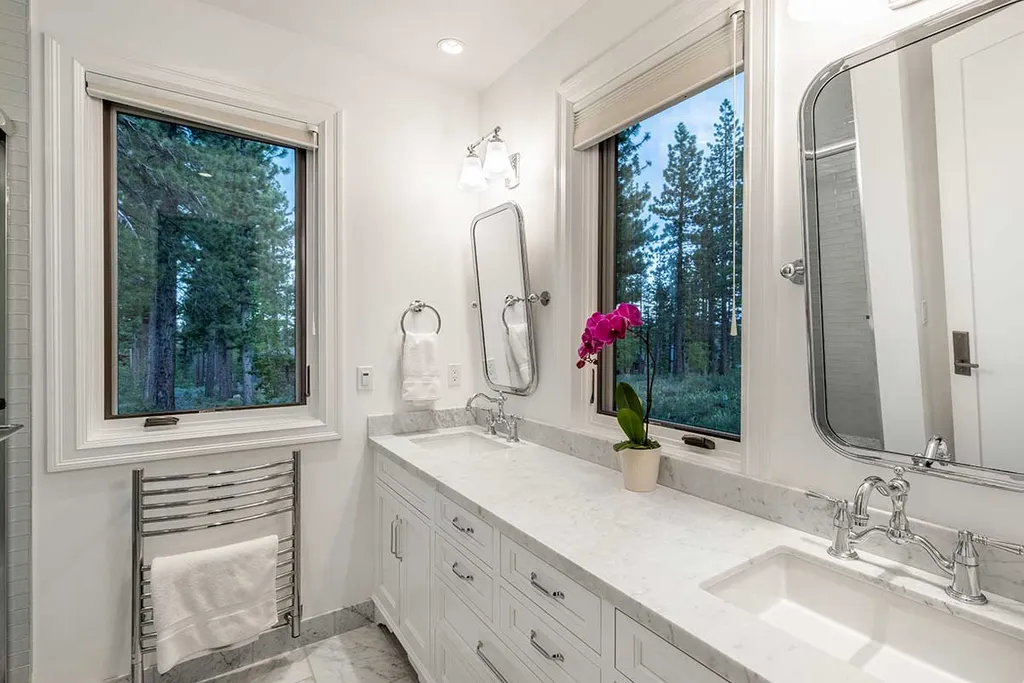 9661 Dunsmuir Way Home in Truckee, California. Prepare to be captivated as you step through the front door of this extraordinary 7,546-square-foot modern mountain home in Martis Camp. The first glimpse is nothing short of awe-inspiring—a vast expanse of glass that serves as both a wall and a stunning 288-bottle wine cellar. This artistic flair extends throughout the 6-bedroom, 7-bathroom residence, creating a truly unique and rewarding living experience.