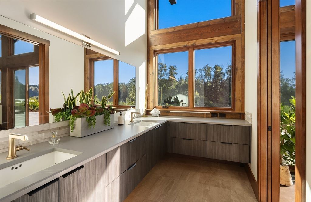 A Rare Legacy Property in Woodland, Washington - An Idyllic Haven Amidst Natural Serenity, Priced at $3,999 Million