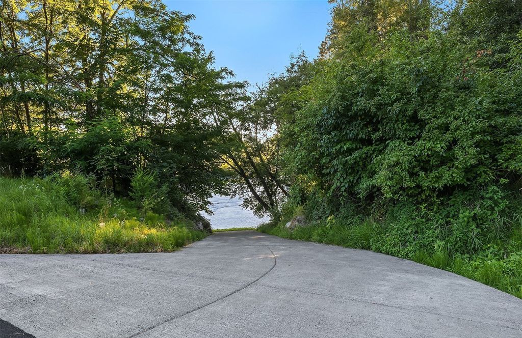 A Rare Legacy Property in Woodland, Washington - An Idyllic Haven Amidst Natural Serenity, Priced at $3,999 Million