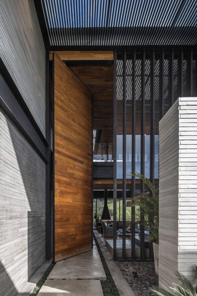 B33 House in Colombia by Alejandro Restrepo Montoya + Estudio Central