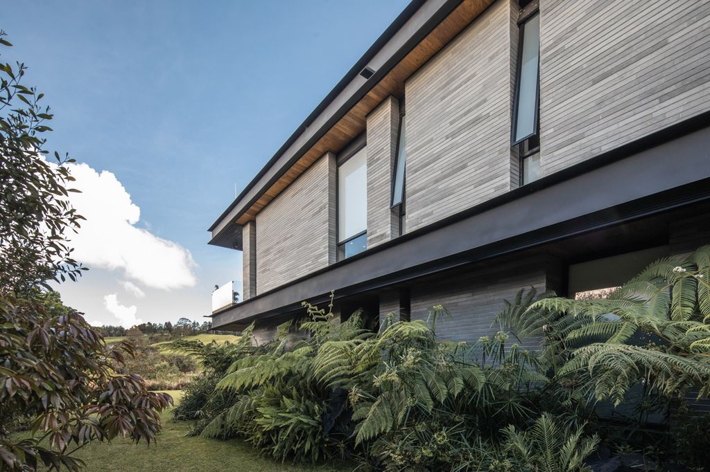 B33 House in Colombia by Alejandro Restrepo Montoya + Estudio Central