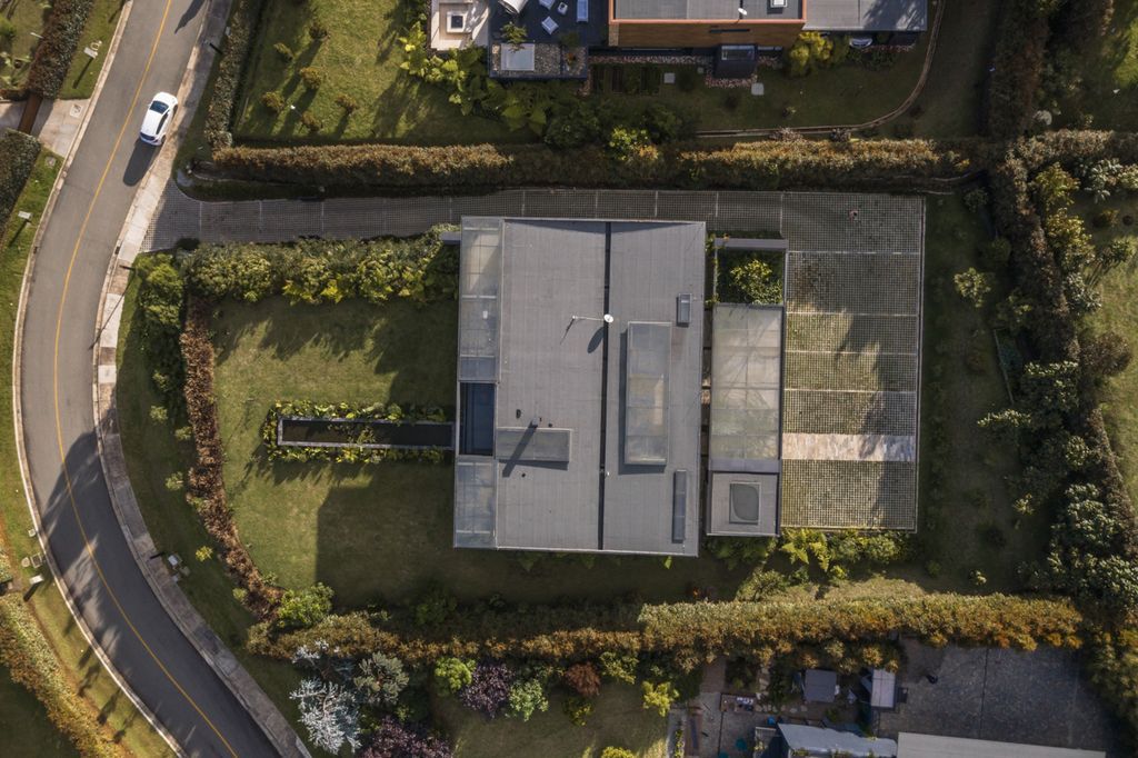 B33 House in Colombia by Alejandro Restrepo Montoya + Estudio Central