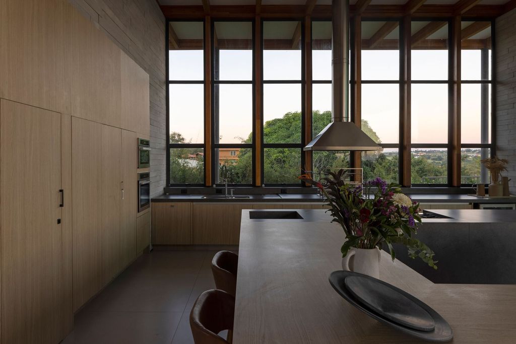Bauer House with Orthogonal Design by Luiz Paulo Andrade Arquitetos