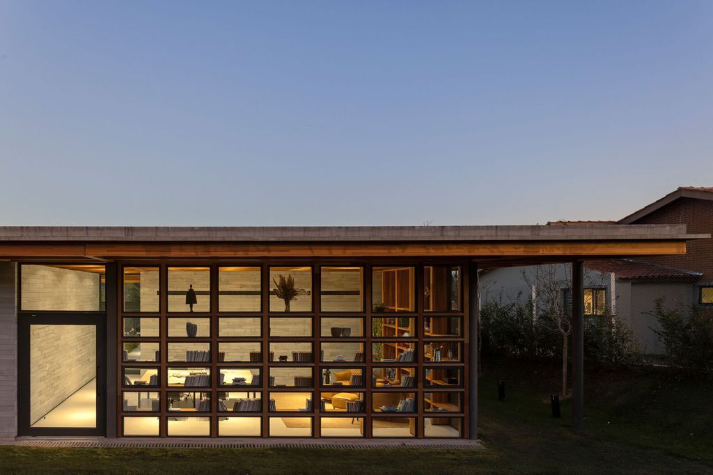 Bauer House with Orthogonal Design by Luiz Paulo Andrade Arquitetos