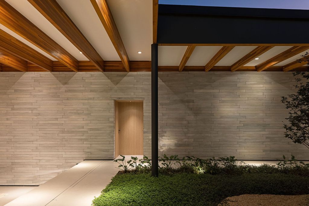 Bauer House with Orthogonal Design by Luiz Paulo Andrade Arquitetos