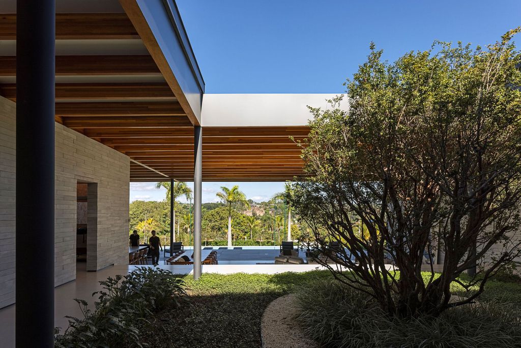 Bauer House with Orthogonal Design by Luiz Paulo Andrade Arquitetos