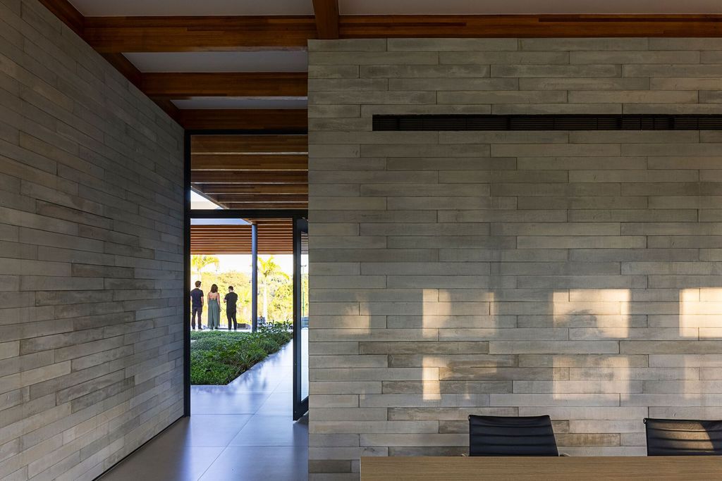 Bauer House with Orthogonal Design by Luiz Paulo Andrade Arquitetos