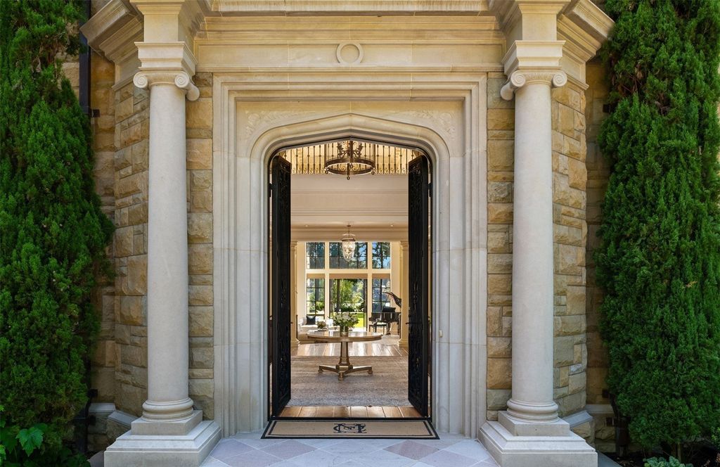 Breathtaking 4.3-Acre Legacy Estate on Lake Washington in Hunts Point, Washington Asking for $70 Million