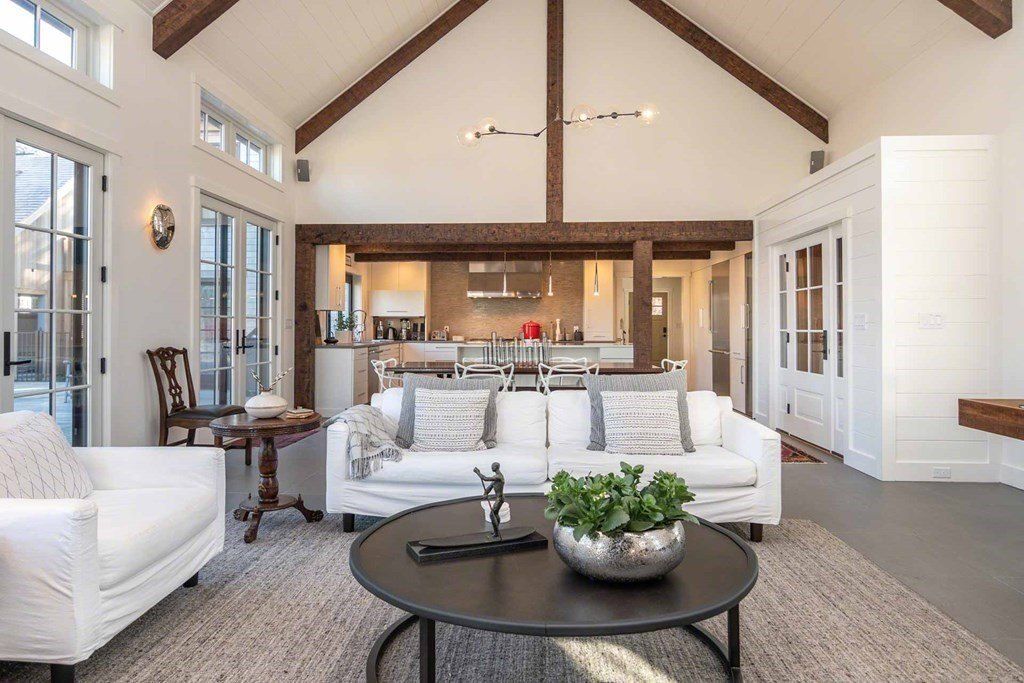 Chic and Sophisticated Edgartown, Massachusetts Property: Seamless Indoor-Outdoor Living at $4.895 Million