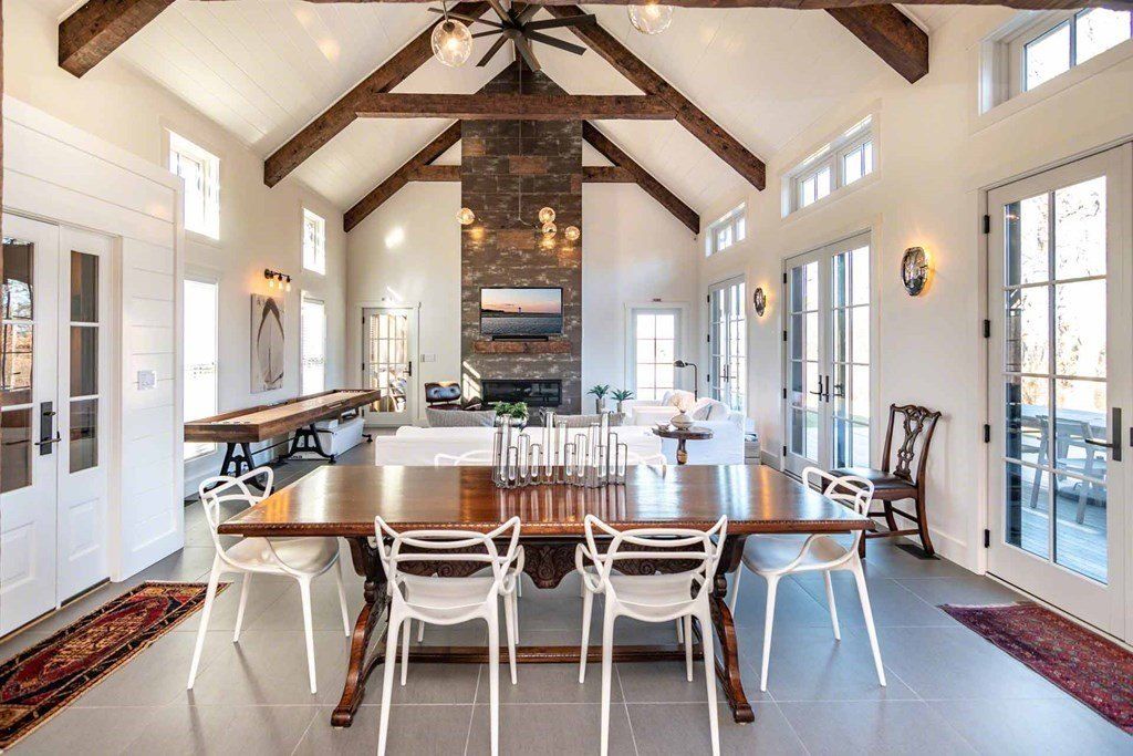 Chic and Sophisticated Edgartown, Massachusetts Property: Seamless Indoor-Outdoor Living at $4.895 Million