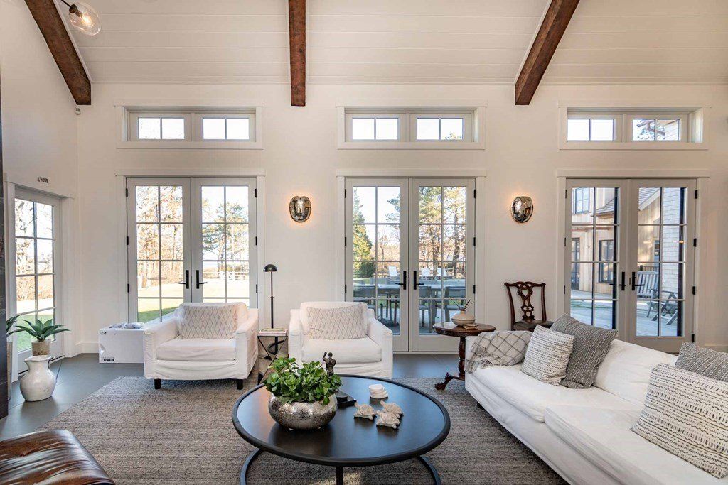 Chic and Sophisticated Edgartown, Massachusetts Property: Seamless Indoor-Outdoor Living at $4.895 Million