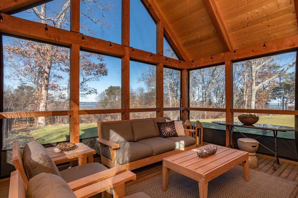 Chic and Sophisticated Edgartown, Massachusetts Property: Seamless Indoor-Outdoor Living at $4.895 Million
