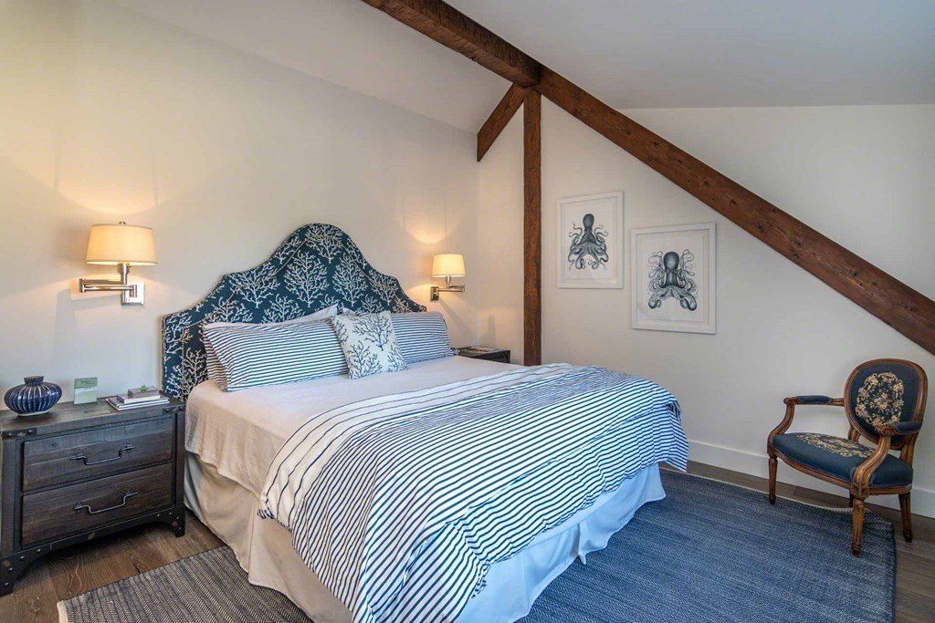 Chic and Sophisticated Edgartown, Massachusetts Property: Seamless Indoor-Outdoor Living at $4.895 Million