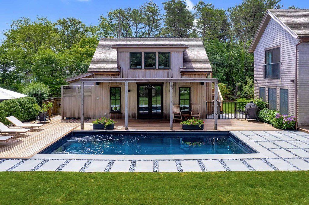 Chic and Sophisticated Edgartown, Massachusetts Property: Seamless Indoor-Outdoor Living at $4.895 Million