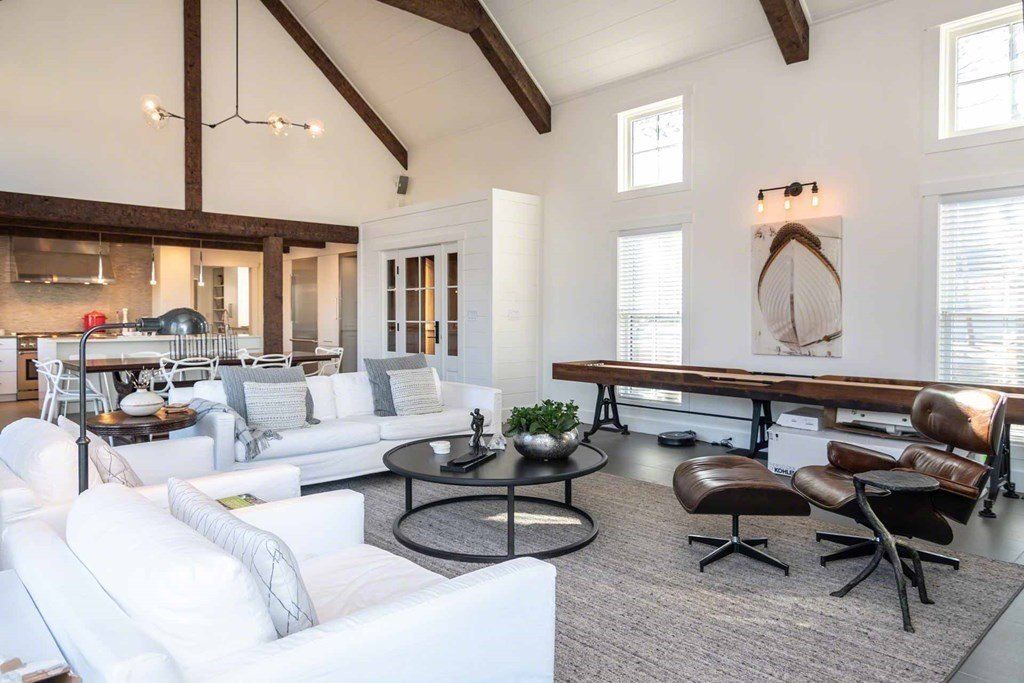 Chic and Sophisticated Edgartown, Massachusetts Property: Seamless Indoor-Outdoor Living at $4.895 Million