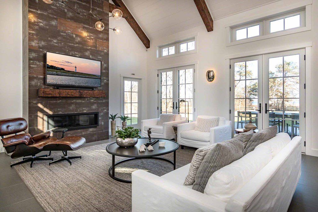 Chic and Sophisticated Edgartown, Massachusetts Property: Seamless Indoor-Outdoor Living at $4.895 Million