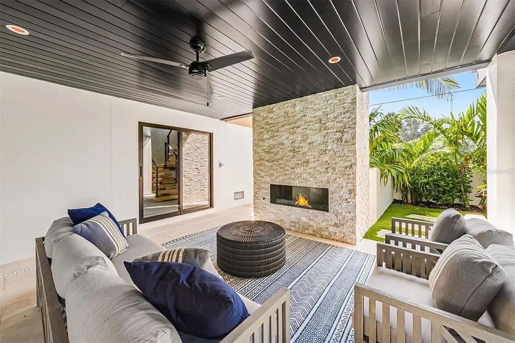 Experience luxury coastal living at 117 N Bay Boulevard, Anna Maria, Florida. This 4-bedrooms, 5-bathrooms, 3,155 square feet bayfront estate is a masterpiece of elegance.