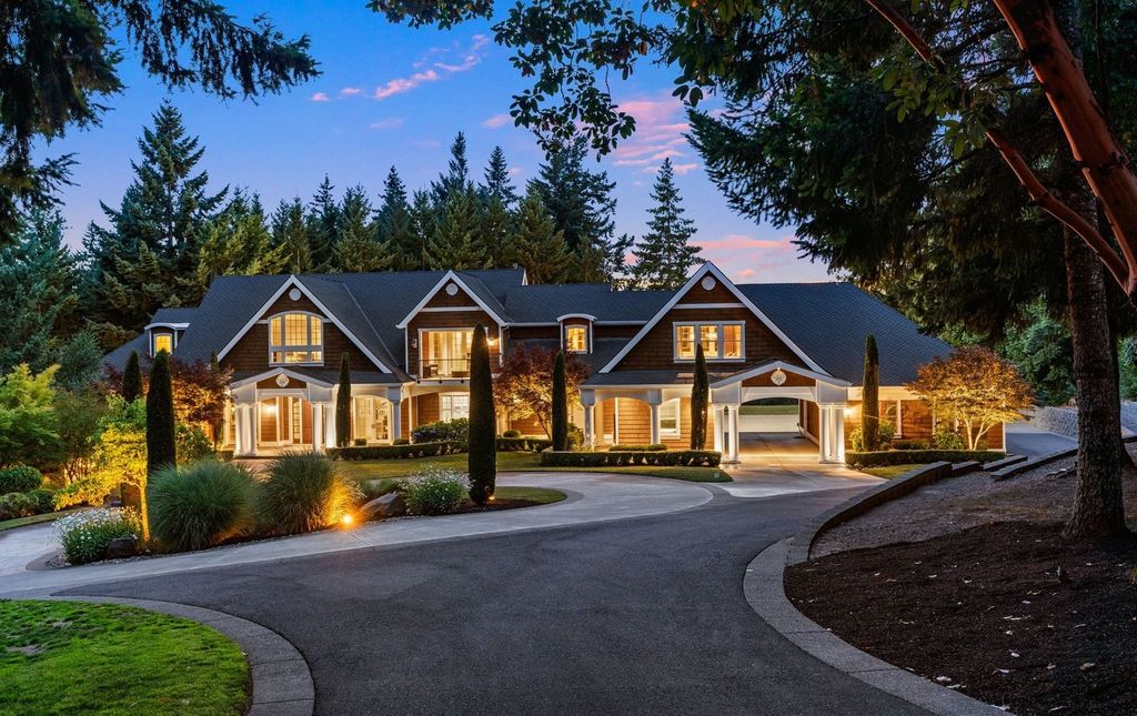 Custom Hampton's Style Home in West Linn, Oregon: Secluded Privacy and Urban Convenience at its Finest $4.595 Million Listing