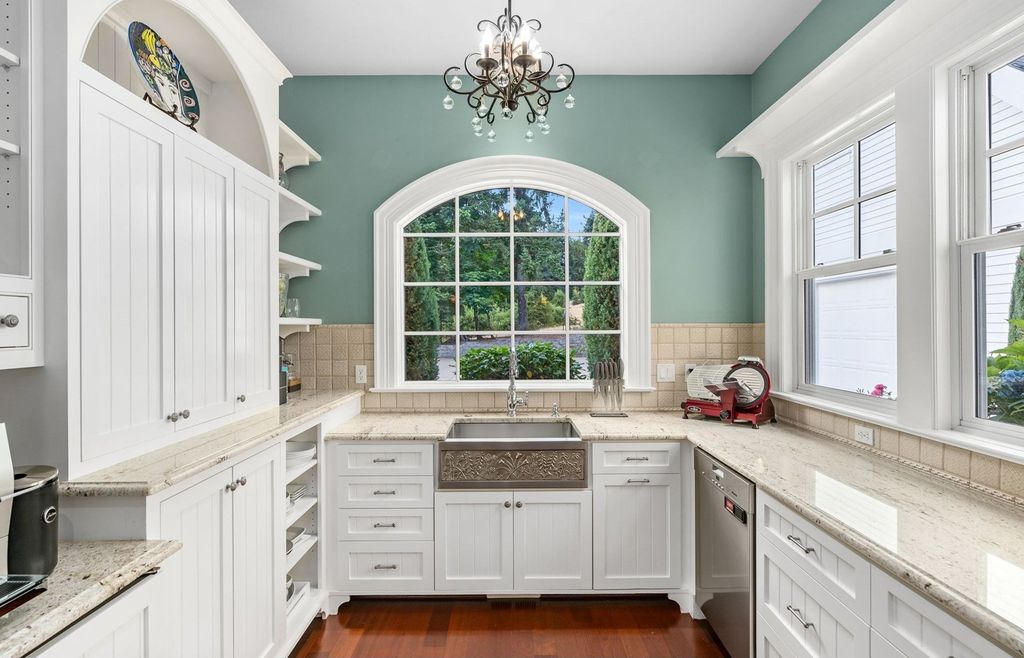 Custom Hampton's Style Home in West Linn, Oregon: Secluded Privacy and Urban Convenience at its Finest $4.595 Million Listing