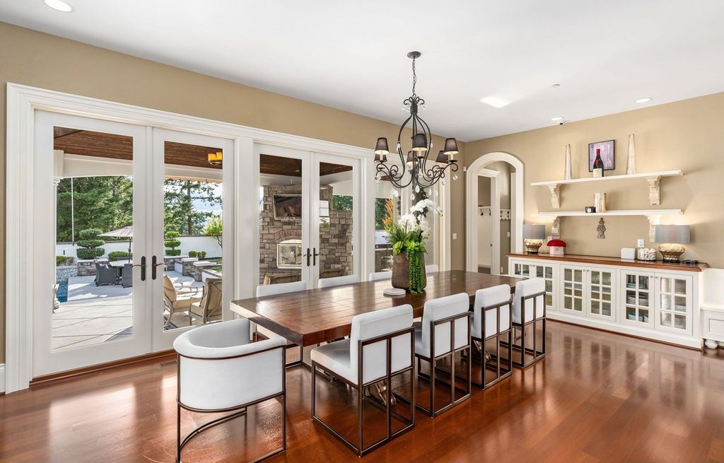 Custom Hampton's Style Home in West Linn, Oregon: Secluded Privacy and Urban Convenience at its Finest $4.595 Million Listing