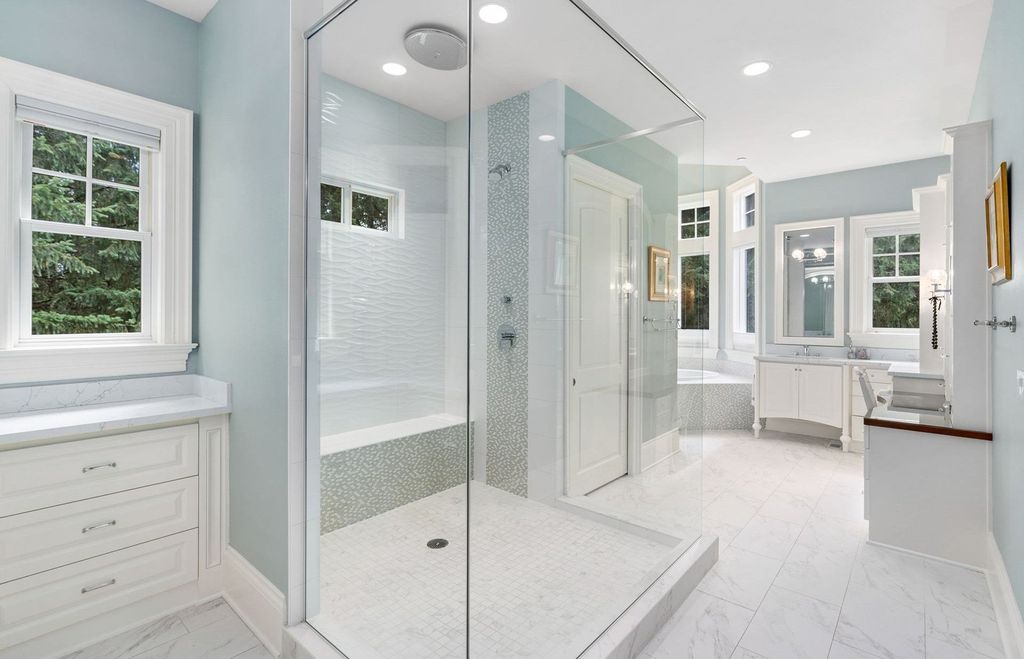 Custom Hampton's Style Home in West Linn, Oregon: Secluded Privacy and Urban Convenience at its Finest $4.595 Million Listing