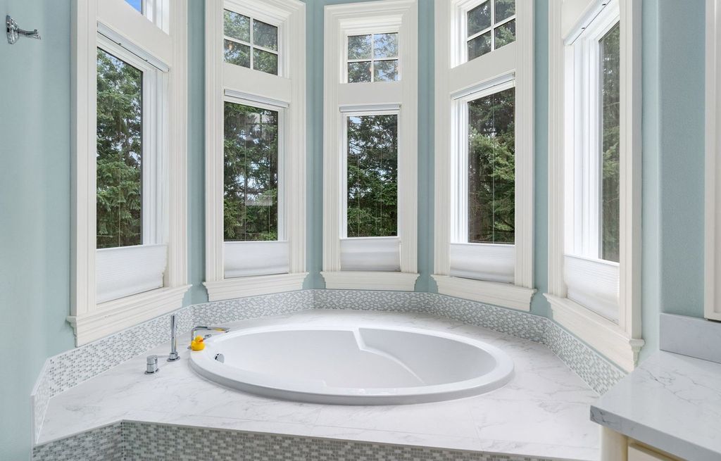 Custom Hampton's Style Home in West Linn, Oregon: Secluded Privacy and Urban Convenience at its Finest $4.595 Million Listing