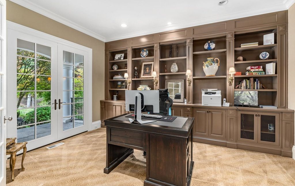 Custom Hampton's Style Home in West Linn, Oregon: Secluded Privacy and Urban Convenience at its Finest $4.595 Million Listing