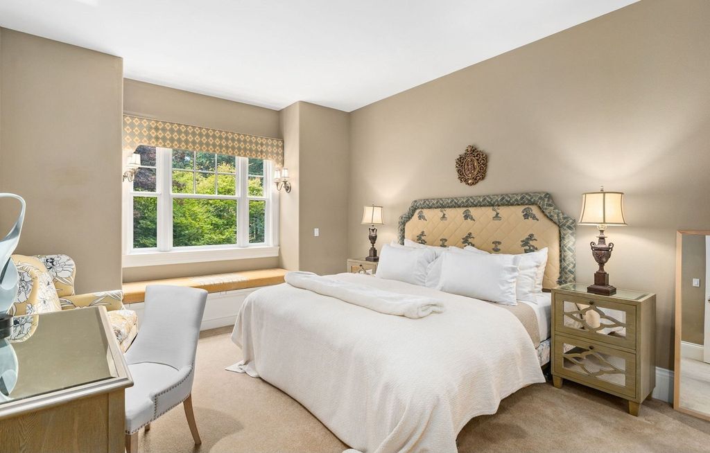 Custom Hampton's Style Home in West Linn, Oregon: Secluded Privacy and Urban Convenience at its Finest $4.595 Million Listing